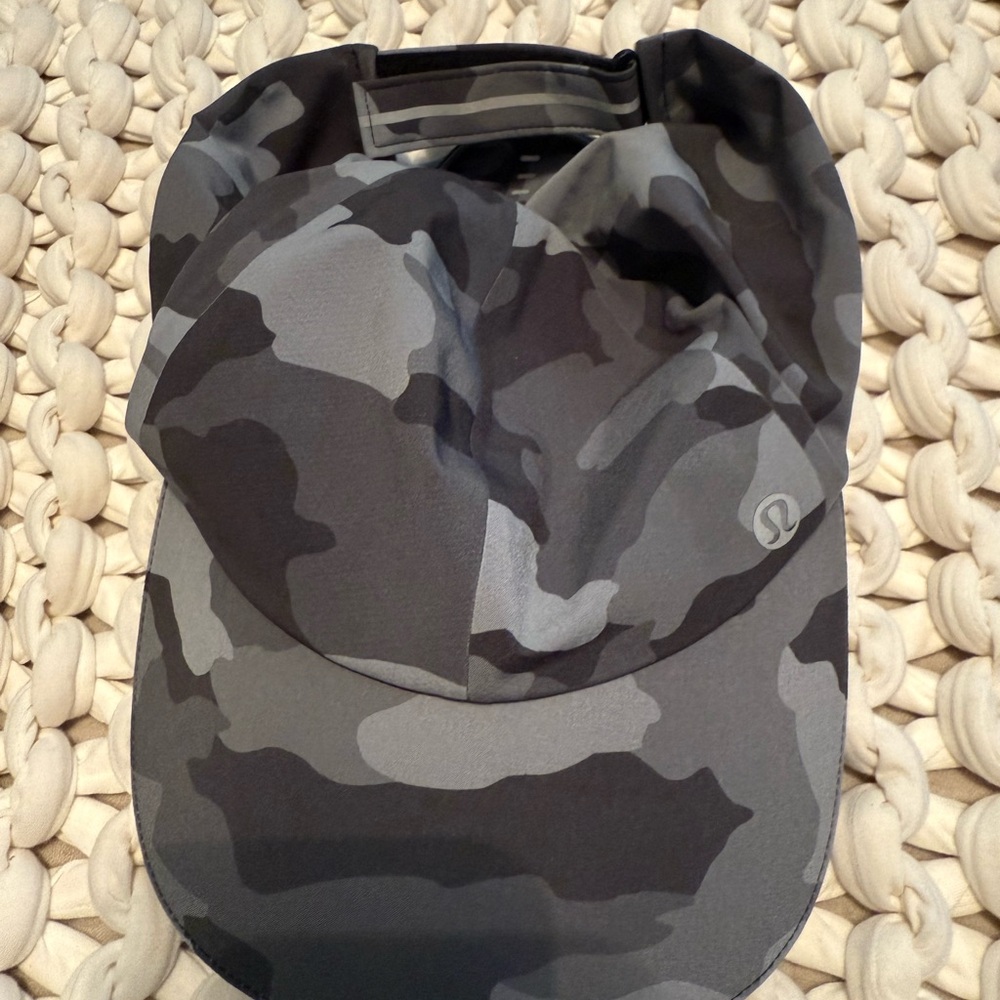 Lululemon Athletica Gray and Black Cap NWOT
